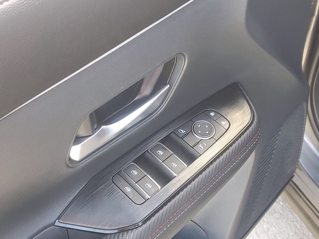 2025 Gun Metallic/Super Black Nissan Kicks SR FWD SUV