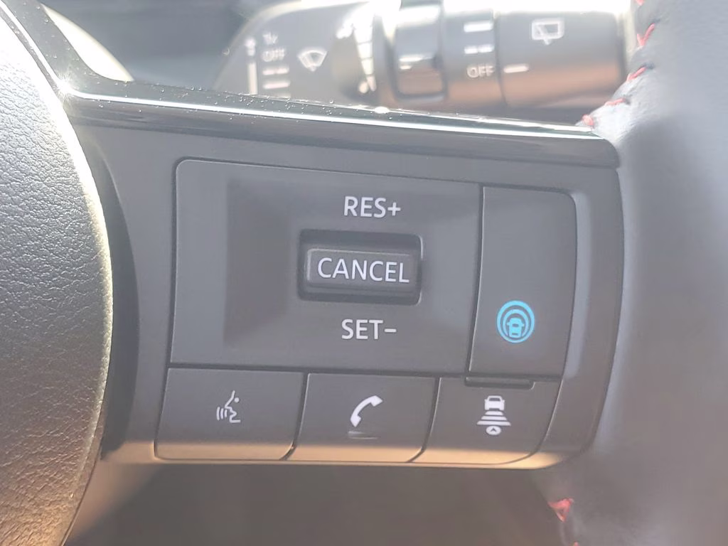 2025 Gun Metallic/Super Black Nissan Kicks SR FWD SUV