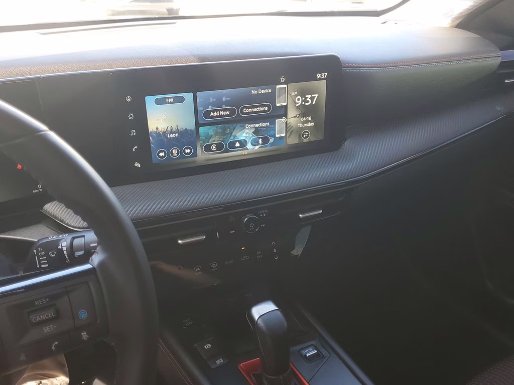 2025 Gun Metallic/Super Black Nissan Kicks SR FWD SUV