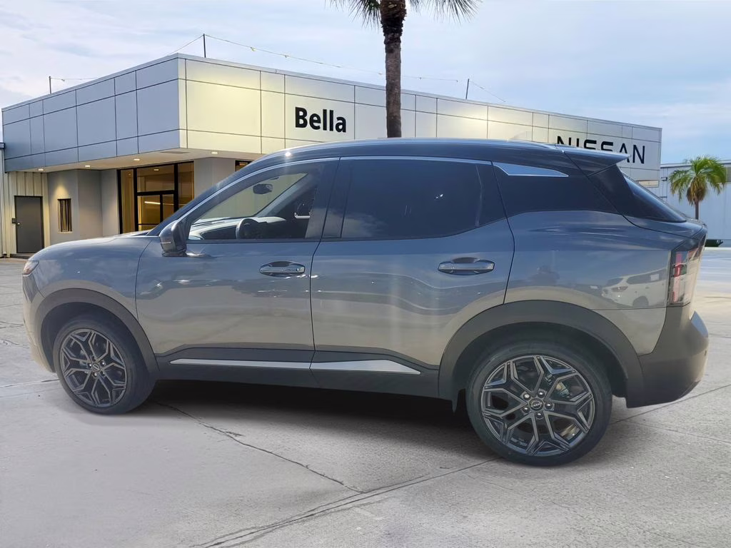 2025 Gun Metallic/Super Black Nissan Kicks SR FWD SUV