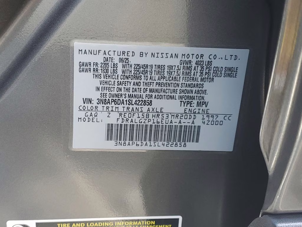 2025 Gun Metallic/Super Black Nissan Kicks SR FWD SUV