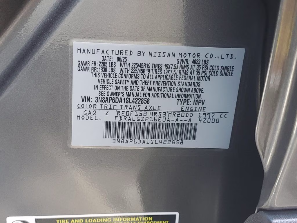 2025 Gun Metallic/Super Black Nissan Kicks SR FWD SUV