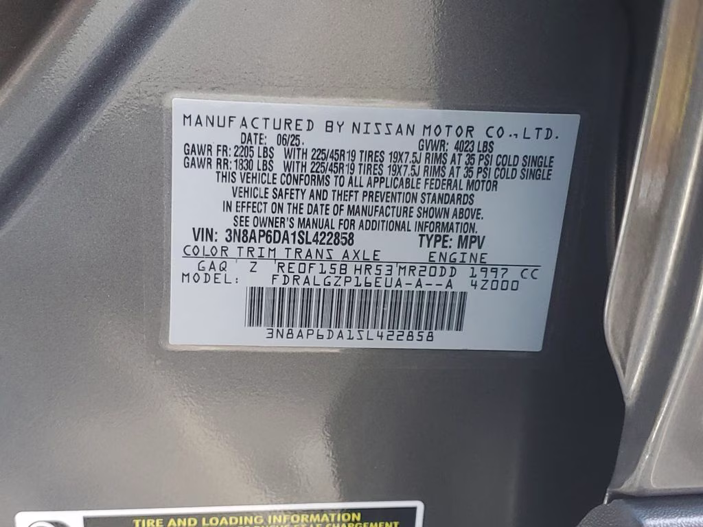2025 Gun Metallic/Super Black Nissan Kicks SR FWD SUV