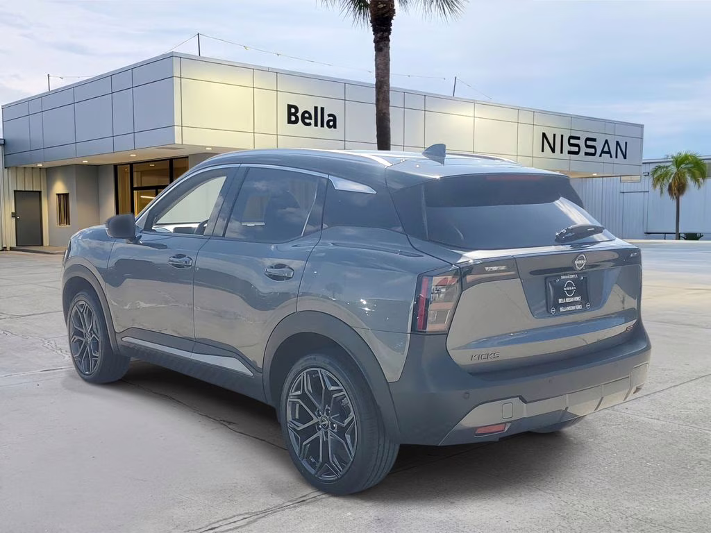 2025 Gun Metallic/Super Black Nissan Kicks SR FWD SUV