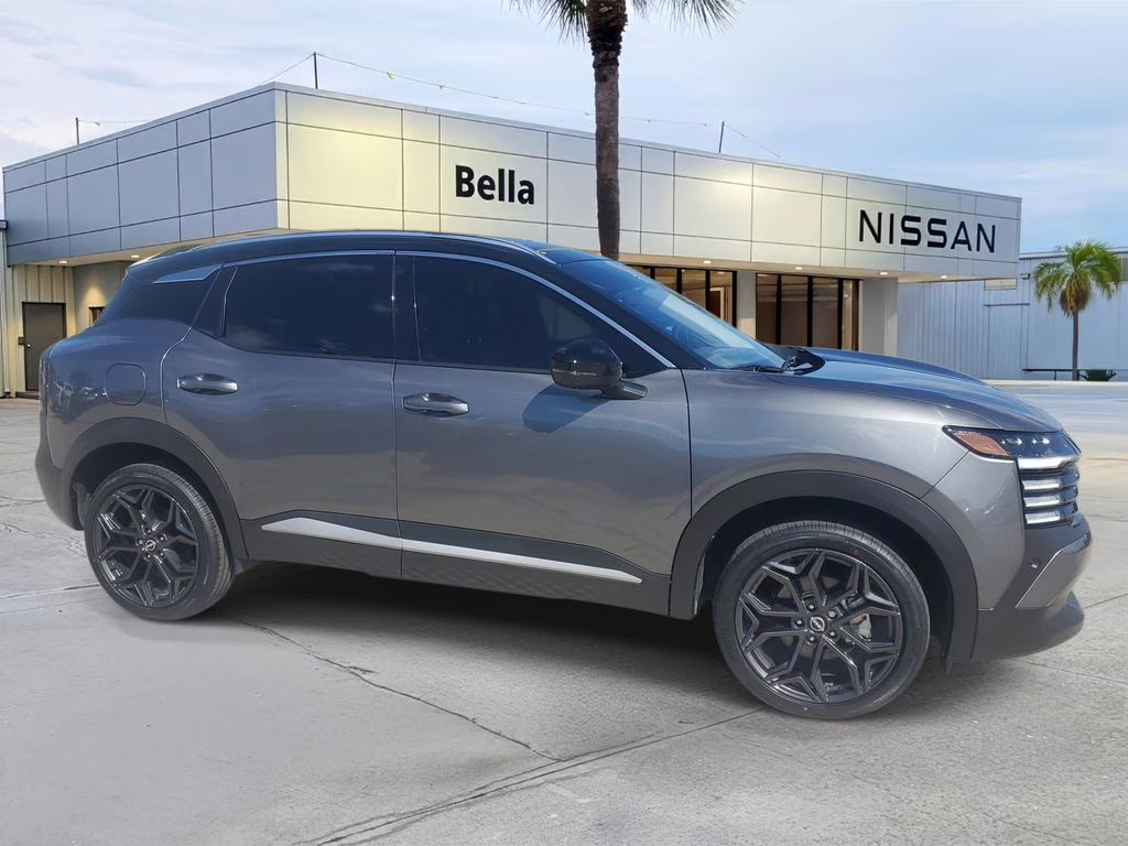 2025 Gun Metallic/Super Black Nissan Kicks SR FWD SUV