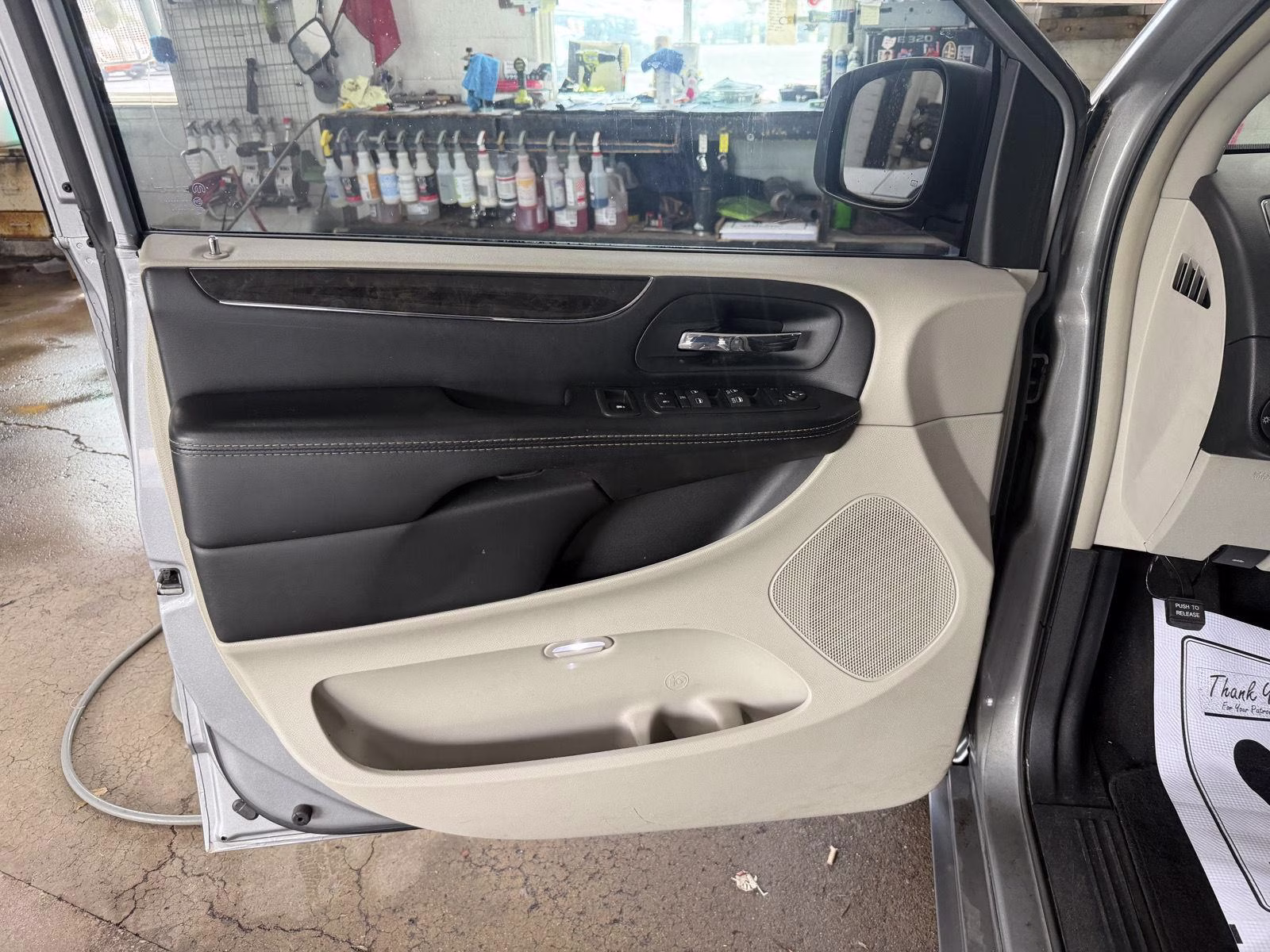 2015 Billet Silver Metallic Clearcoat Chrysler Town & Country Touring FWD Van