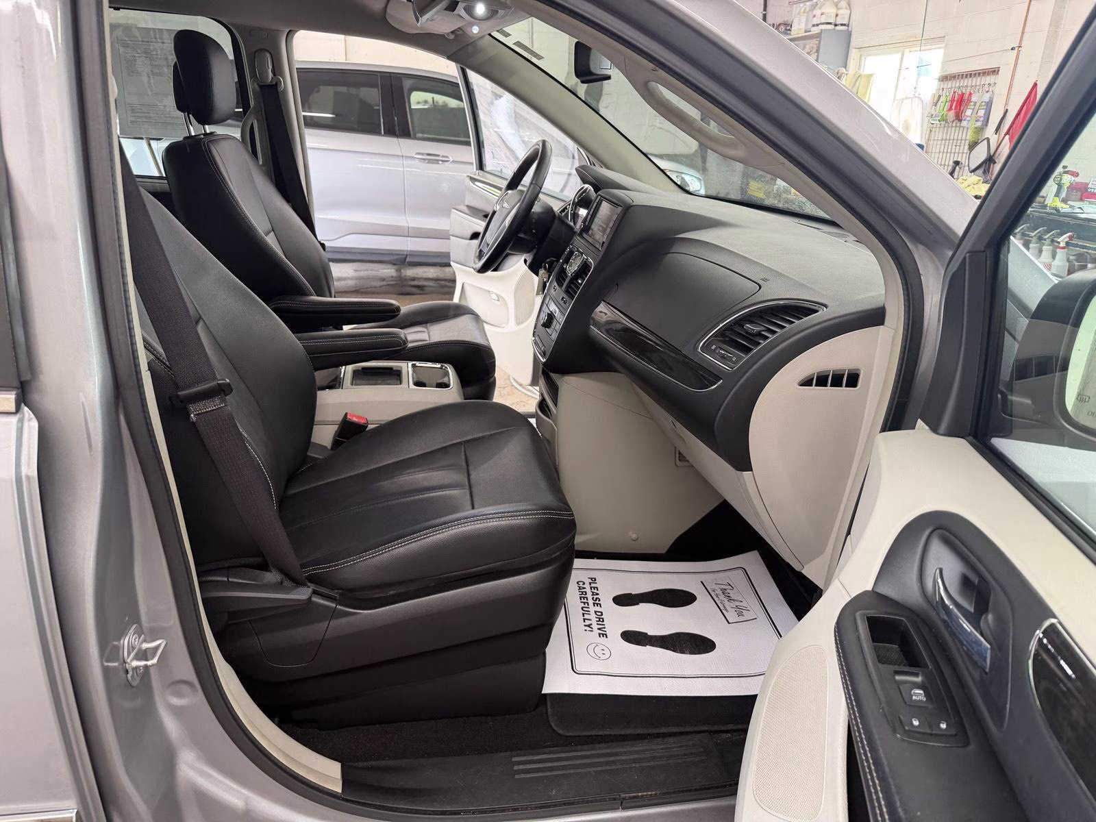 2015 Billet Silver Metallic Clearcoat Chrysler Town & Country Touring FWD Van