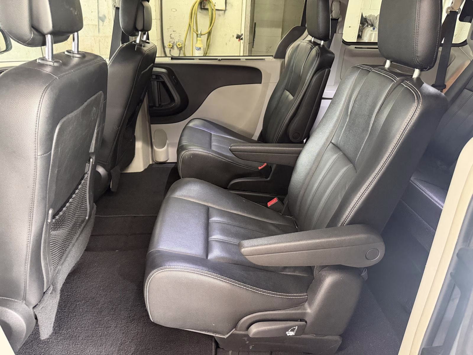 2015 Billet Silver Metallic Clearcoat Chrysler Town & Country Touring FWD Van