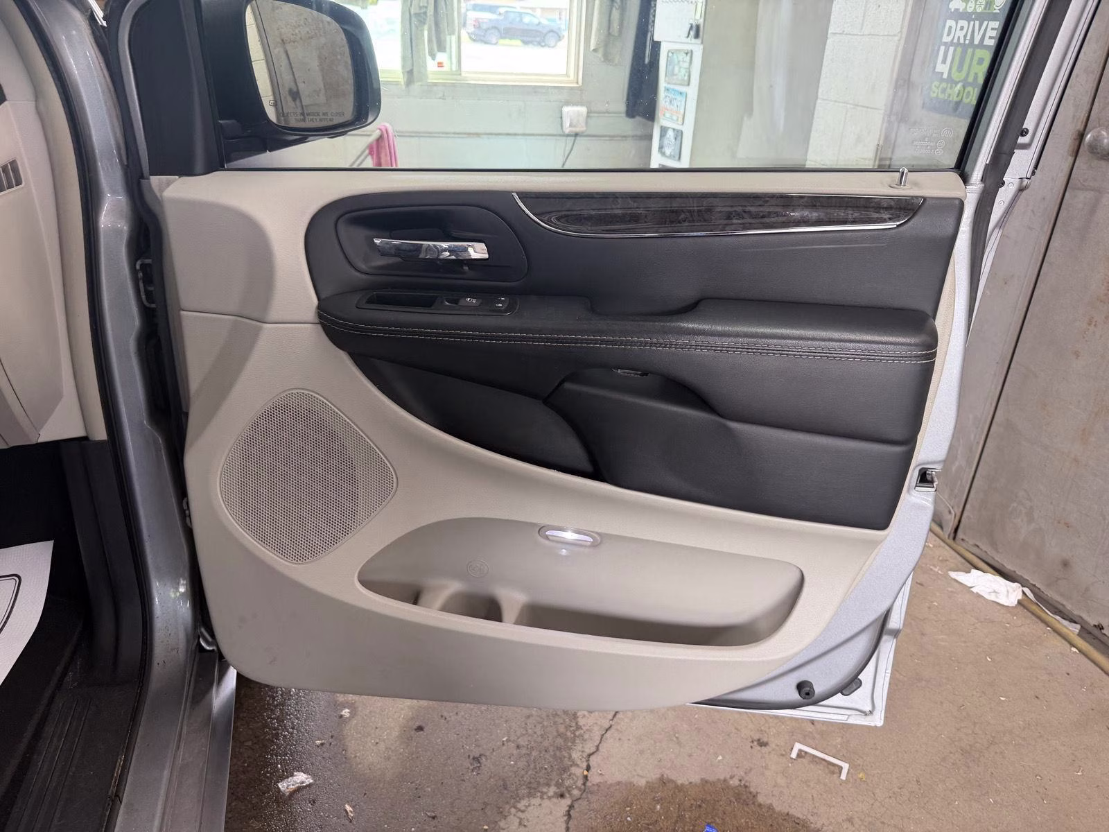 2015 Billet Silver Metallic Clearcoat Chrysler Town & Country Touring FWD Van