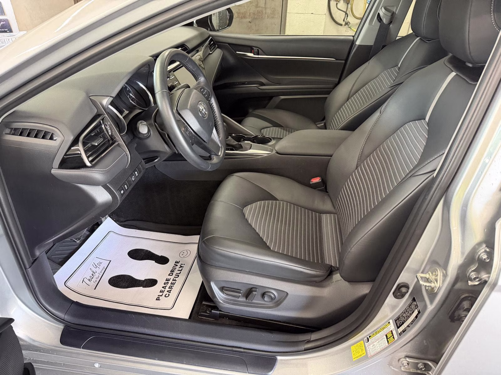 2020 Celestial Silver Metallic Toyota Camry SE FWD Sedan