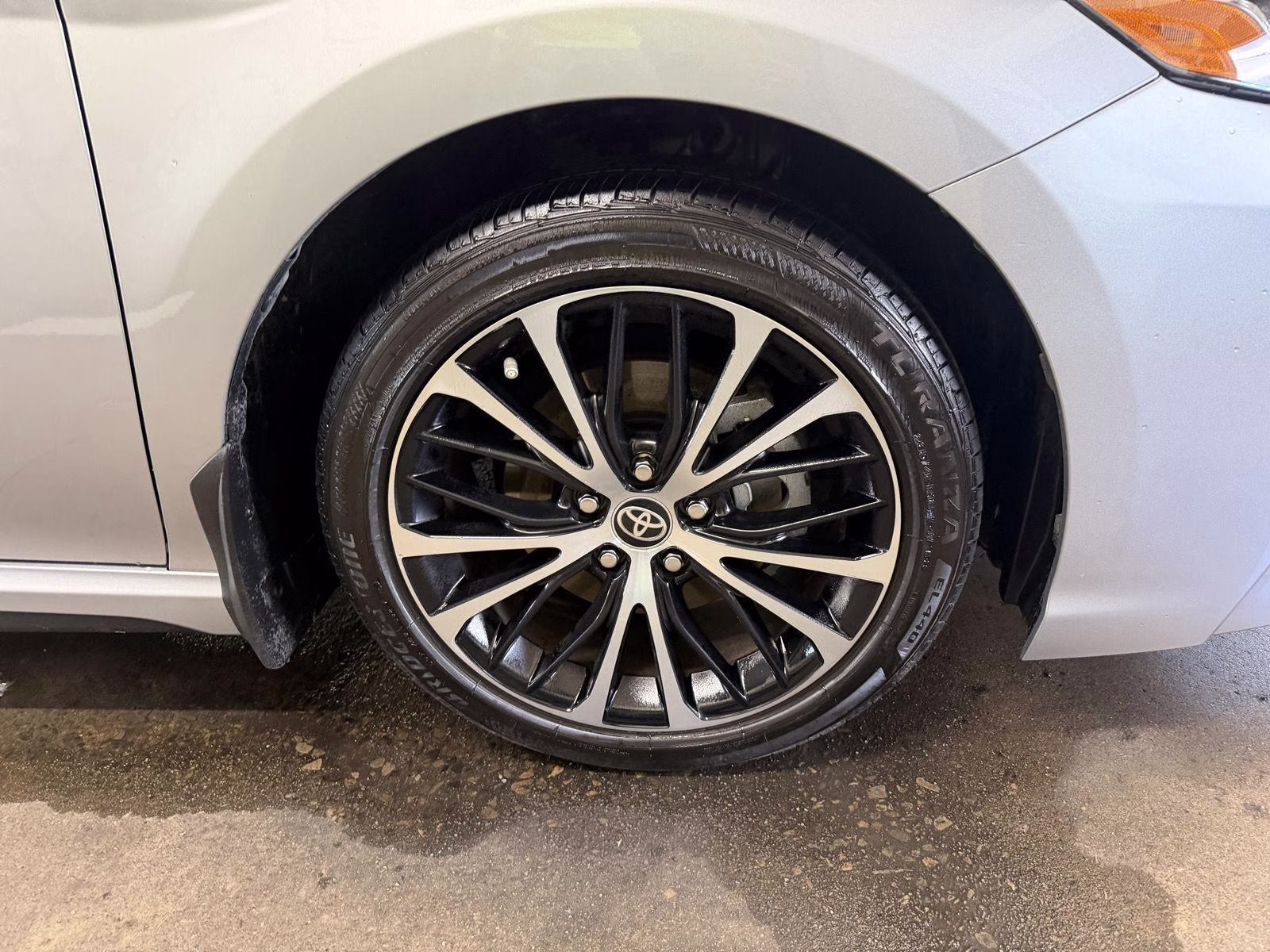 2020 Celestial Silver Metallic Toyota Camry SE FWD Sedan