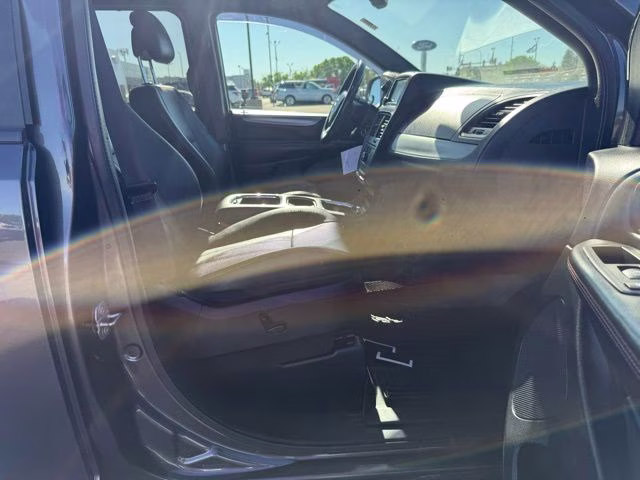 2019 Granite Pearlcoat Dodge Grand Caravan GT FWD Van