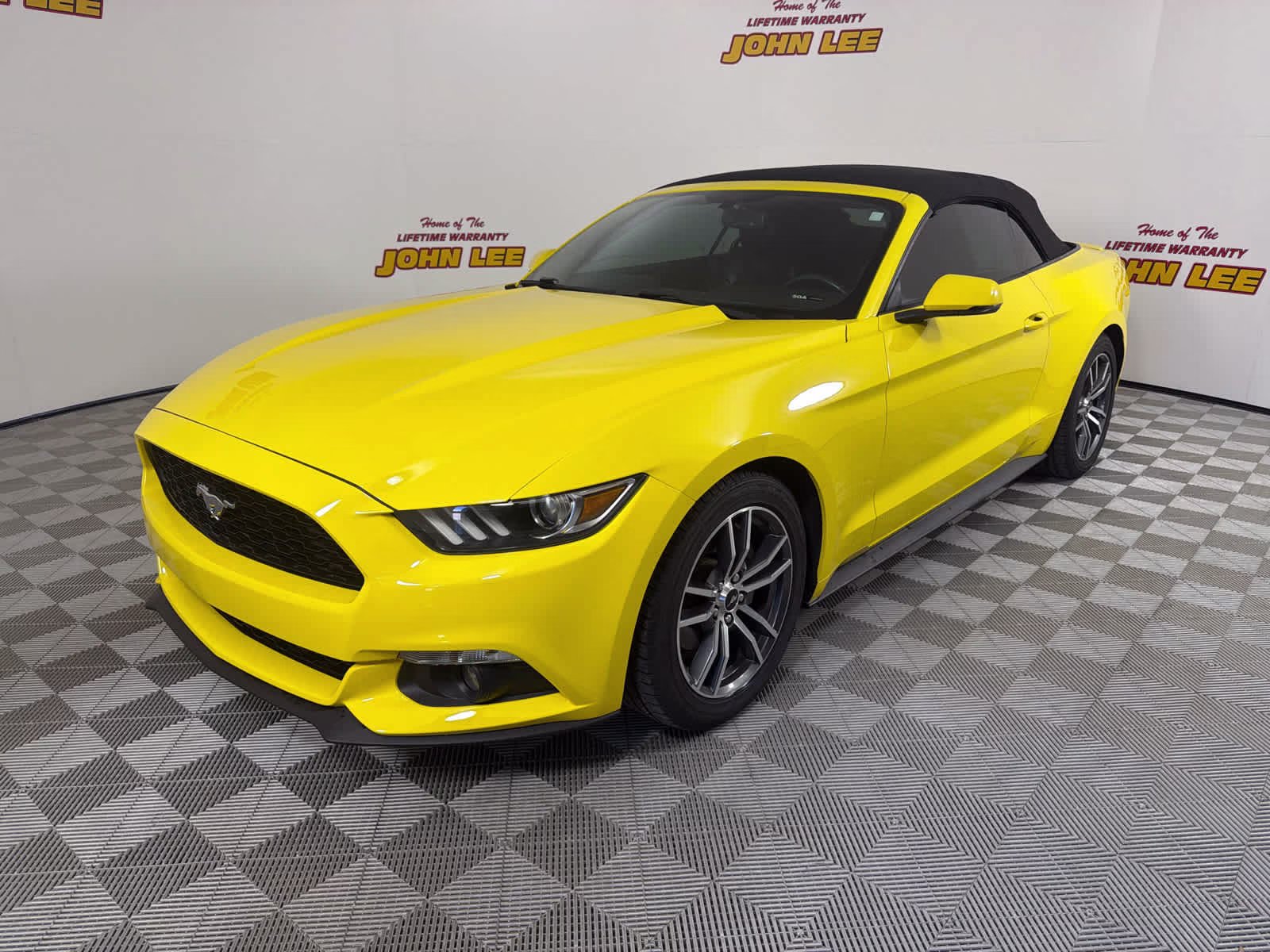 2016 Ford Mustang EcoBoost Convertible Premium's photo