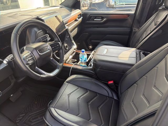 2025 Summit White GMC Yukon XL Denali RWD SUV