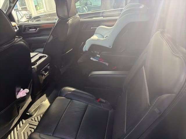 2025 Summit White GMC Yukon XL Denali RWD SUV