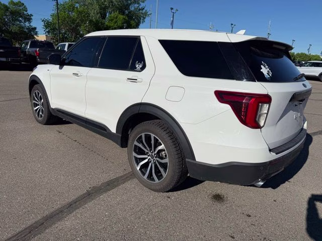 2022 Star White Metallic Tri-Coat Ford Explorer ST-Line 4X4 SUV