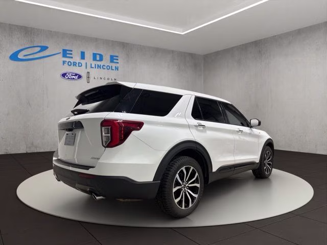 2022 Star White Metallic Tri-Coat Ford Explorer ST-Line 4X4 SUV