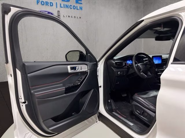 2022 Star White Metallic Tri-Coat Ford Explorer ST-Line 4X4 SUV