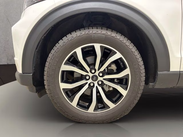 2022 Star White Metallic Tri-Coat Ford Explorer ST-Line 4X4 SUV
