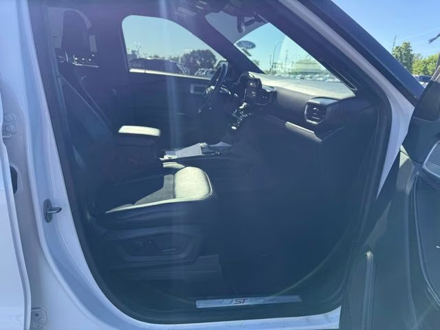 2022 Star White Metallic Tri-Coat Ford Explorer ST-Line 4X4 SUV