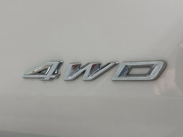 2022 Star White Metallic Tri-Coat Ford Explorer ST-Line 4X4 SUV
