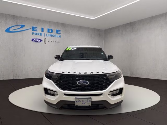 2022 Star White Metallic Tri-Coat Ford Explorer ST-Line 4X4 SUV