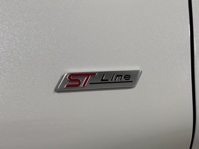 2022 Star White Metallic Tri-Coat Ford Explorer ST-Line 4X4 SUV