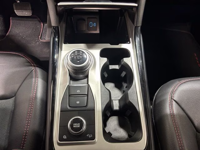2022 Star White Metallic Tri-Coat Ford Explorer ST-Line 4X4 SUV