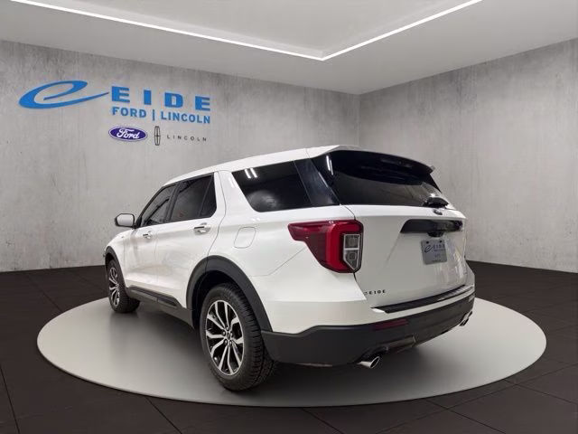 2022 Star White Metallic Tri-Coat Ford Explorer ST-Line 4X4 SUV