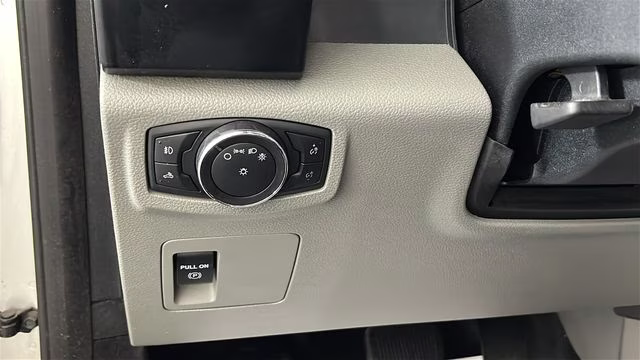 2015 Silver Ford F-150 XL 4X4 Truck