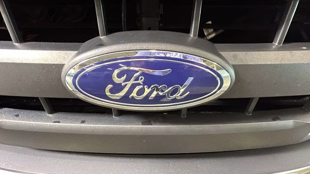 2015 Silver Ford F-150 XL 4X4 Truck