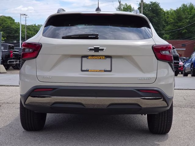 2026 White Sands Chevrolet Trax ACTIV FWD SUV