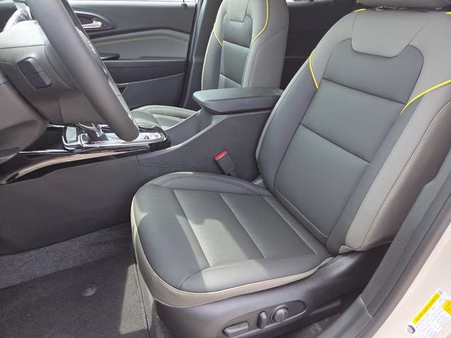 2026 White Sands Chevrolet Trax ACTIV FWD SUV
