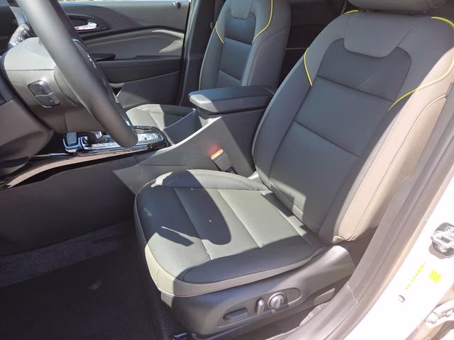 2026 White Sands Chevrolet Trax ACTIV FWD SUV
