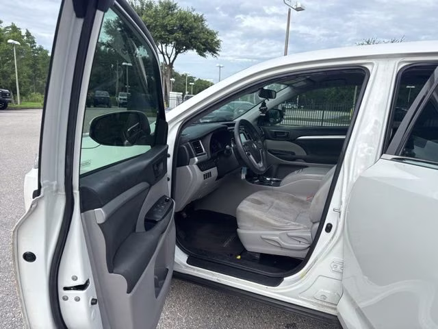 2019 Blizzard Pearl Toyota Highlander LE FWD SUV
