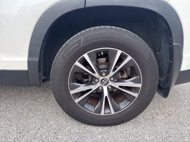 2019 Blizzard Pearl Toyota Highlander LE FWD SUV