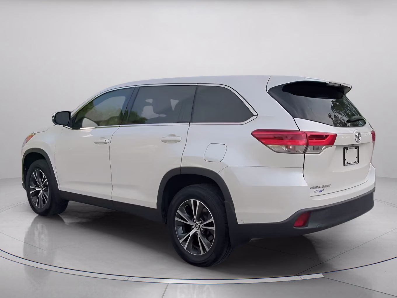 2019 Blizzard Pearl Toyota Highlander LE FWD SUV