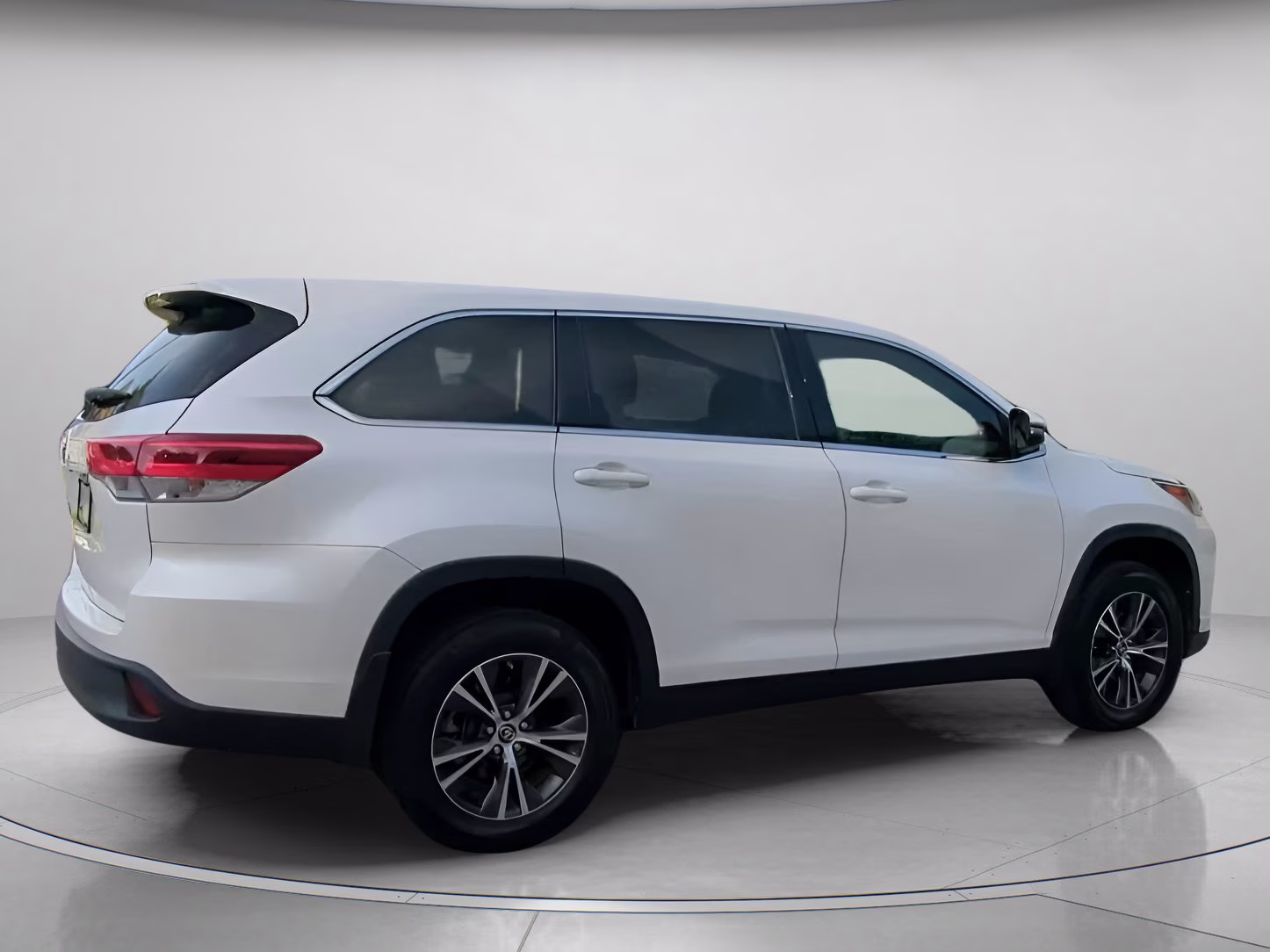 2019 Blizzard Pearl Toyota Highlander LE FWD SUV