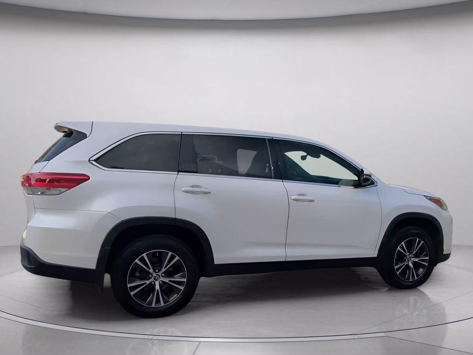 2019 Blizzard Pearl Toyota Highlander LE FWD SUV