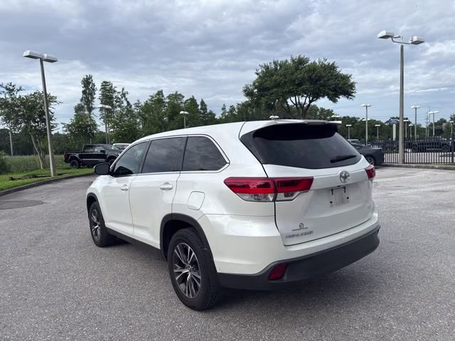 2019 Blizzard Pearl Toyota Highlander LE FWD SUV