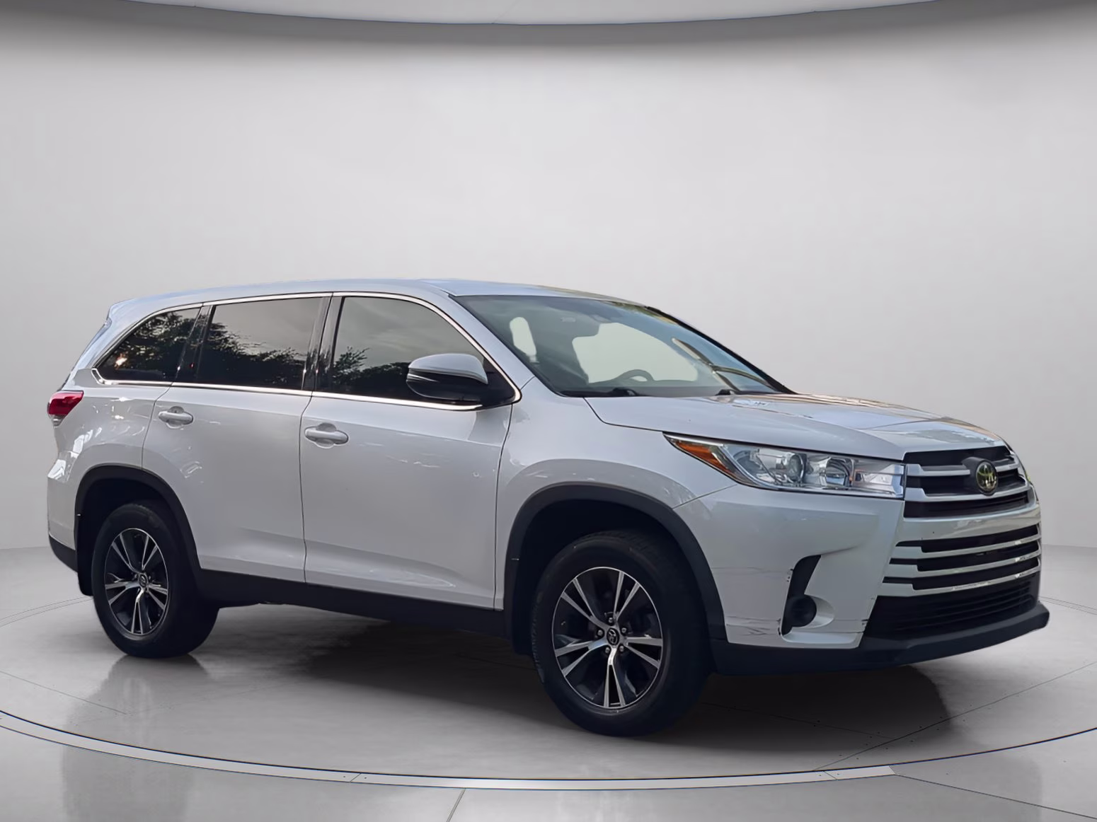2019 Blizzard Pearl Toyota Highlander LE FWD SUV