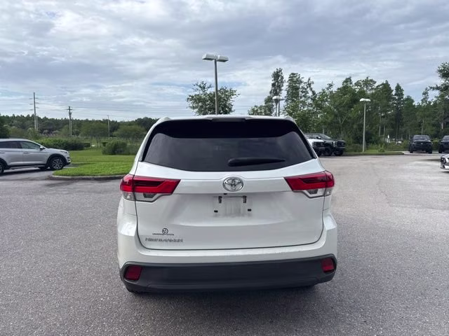 2019 Blizzard Pearl Toyota Highlander LE FWD SUV