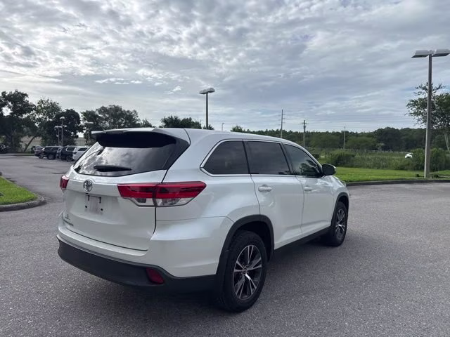 2019 Blizzard Pearl Toyota Highlander LE FWD SUV
