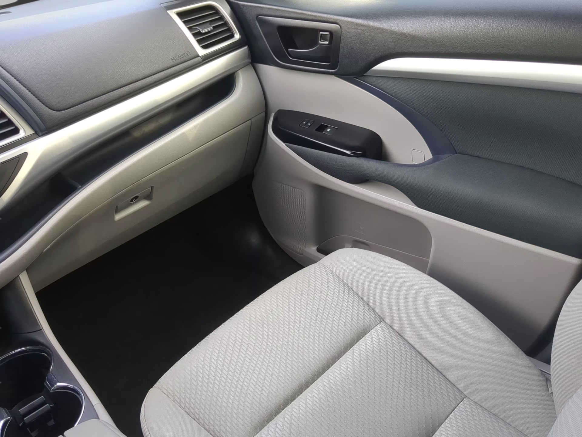 2019 Blizzard Pearl Toyota Highlander LE FWD SUV