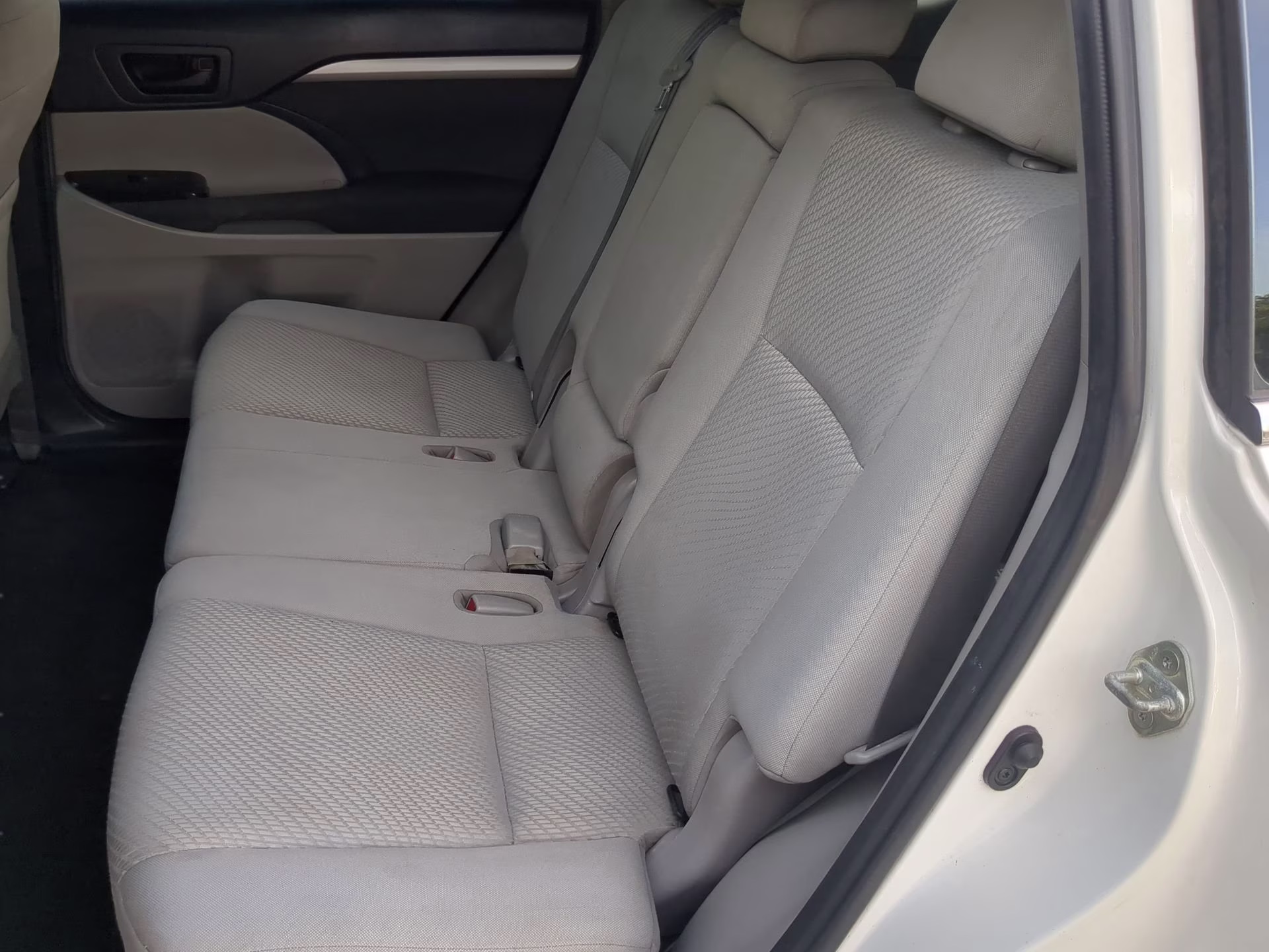 2019 Blizzard Pearl Toyota Highlander LE FWD SUV