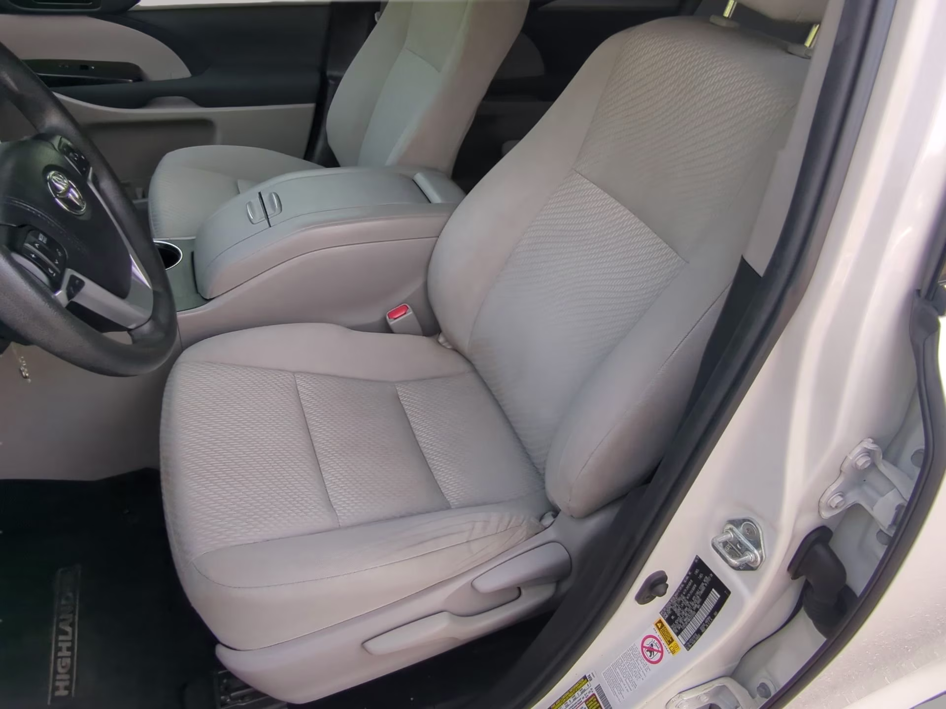 2019 Blizzard Pearl Toyota Highlander LE FWD SUV