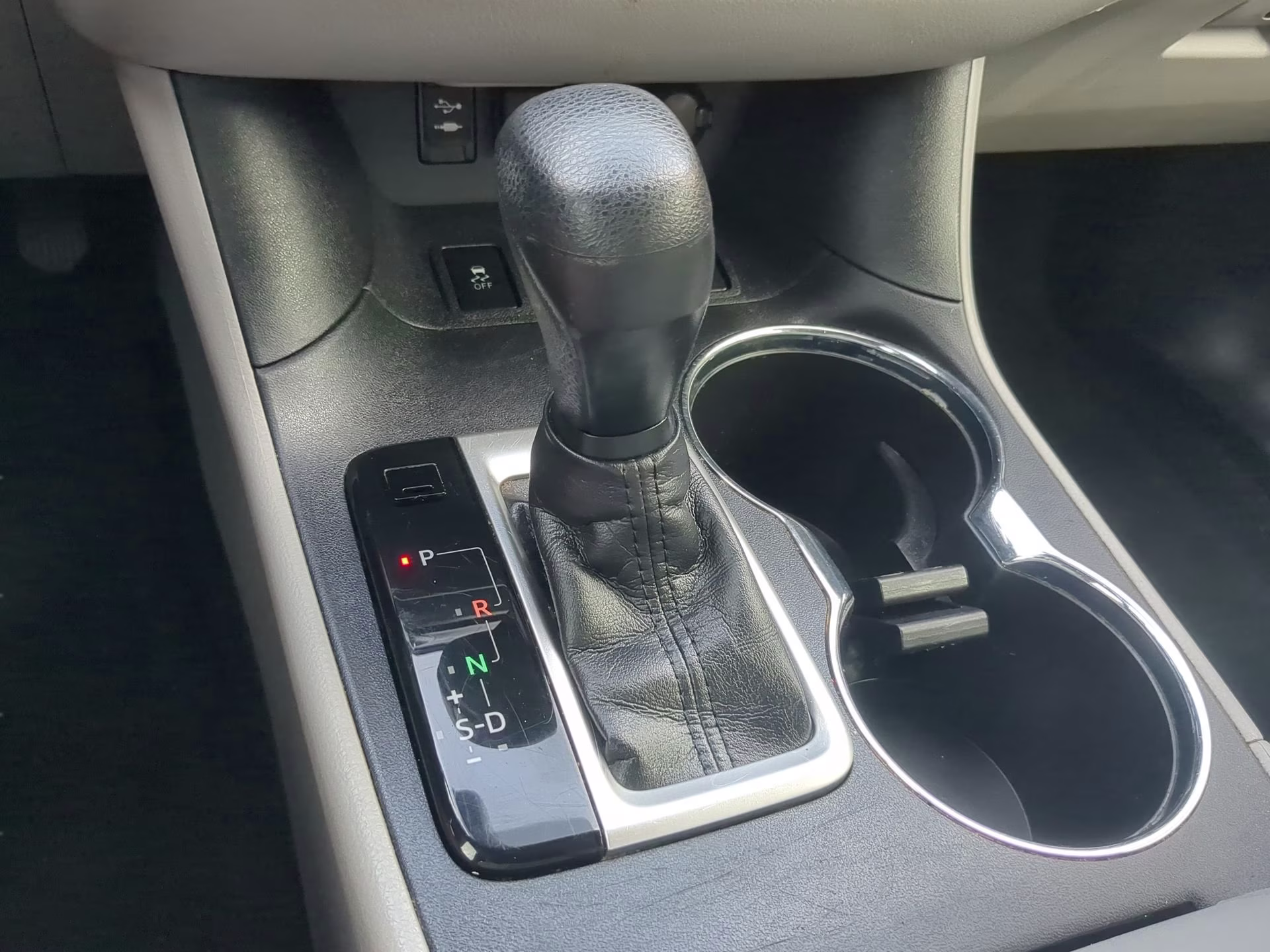 2019 Blizzard Pearl Toyota Highlander LE FWD SUV