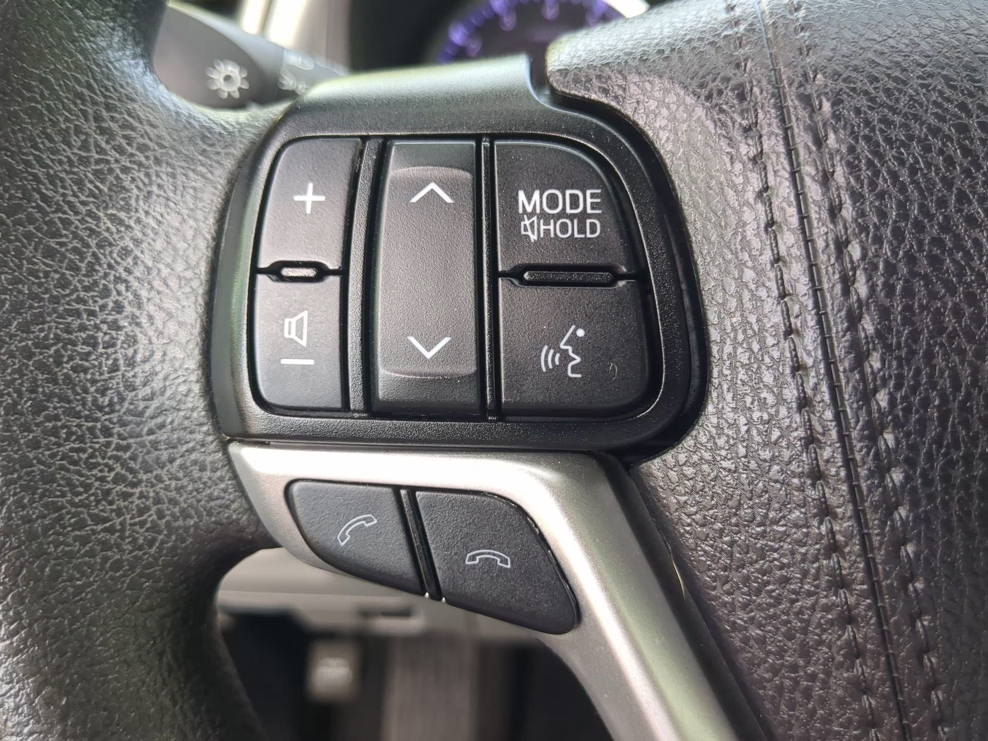 2019 Blizzard Pearl Toyota Highlander LE FWD SUV