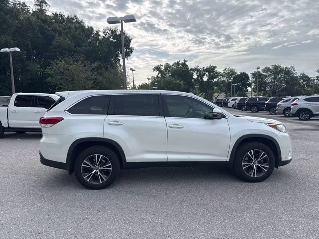 2019 Blizzard Pearl Toyota Highlander LE FWD SUV