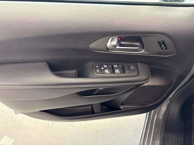 2025 Ceramic Gray Clearcoat Chrysler Pacifica Select AWD Van